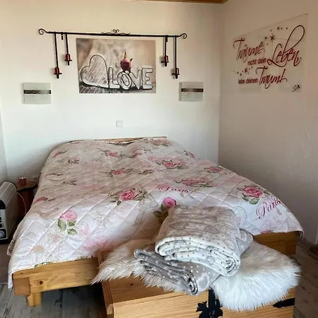 Traumhafte Berghuette In Alleinlage Am Waldrand Mit Panoramablick Fuer Ein Verliebtes Paerchen 度假居 *